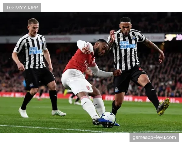 拉塞尔·马丁率南安普顿重返英超，战术稳健彰显执教功力