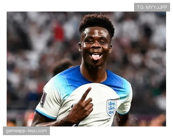 年轻球星萨卡持续提升品牌影响力，社交媒体表现亮眼