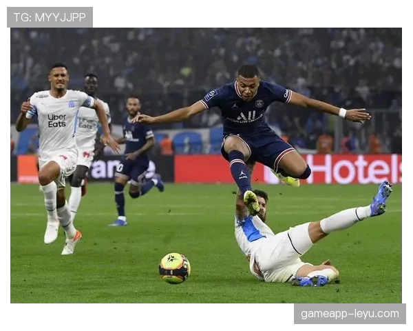 梅西在巴黎圣日耳曼的表现备受关注，球迷期待其本赛季的精彩瞬间与状态回暖。